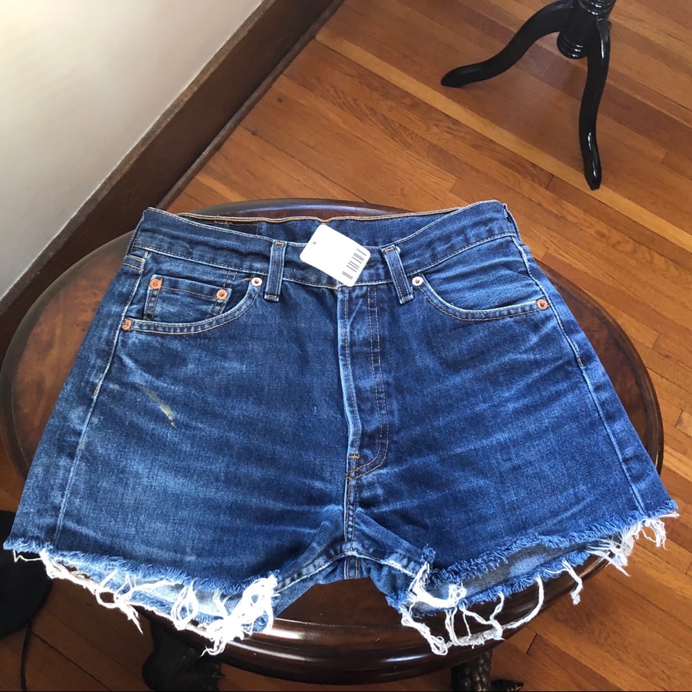 UO Urban Renewal Vintage Levi’s Denim Shorts XS